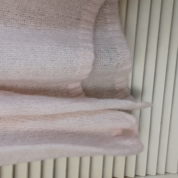 Guess Sweater - Picture 6 of 6